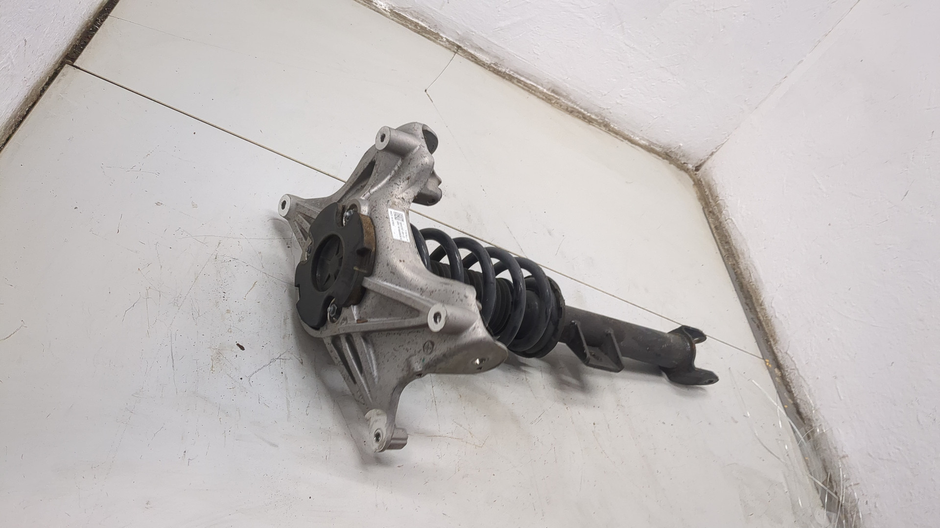 Амортизатор передний правый