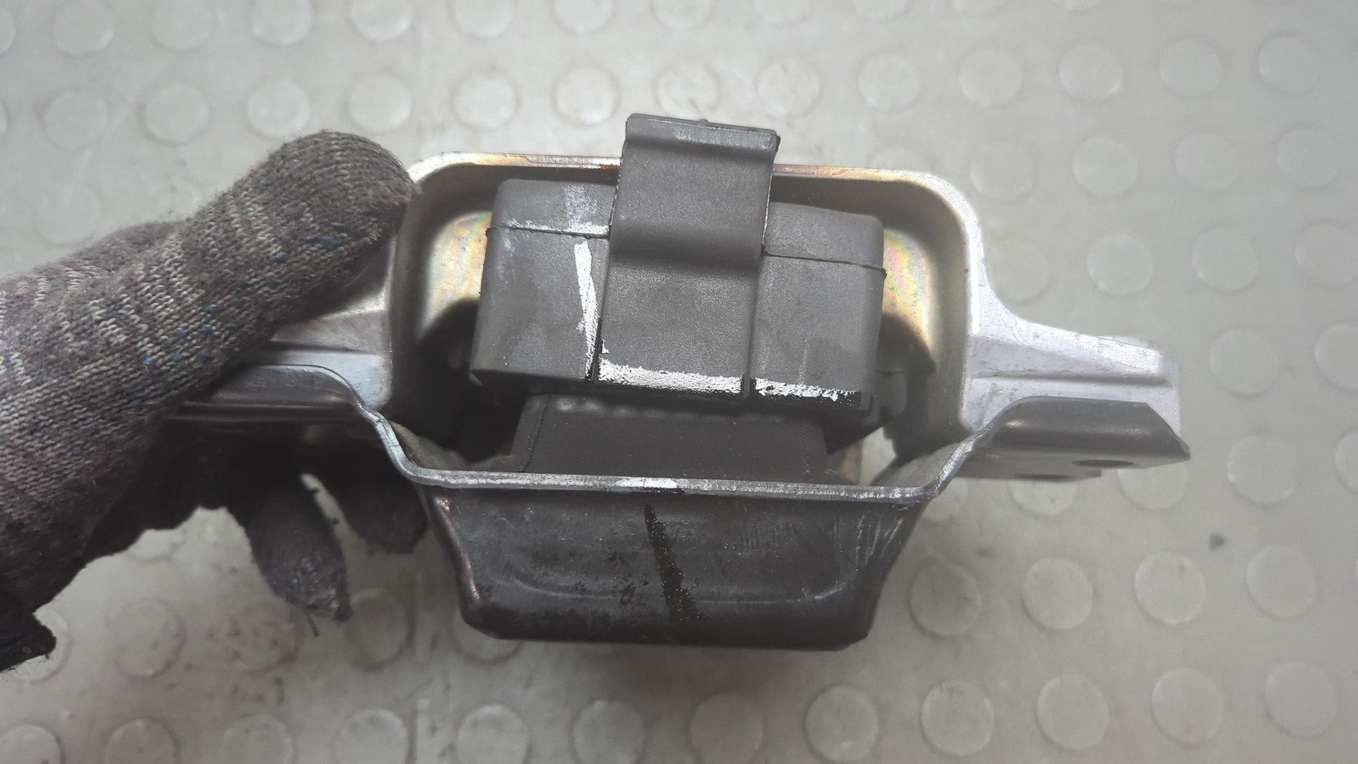 Опора двигателя