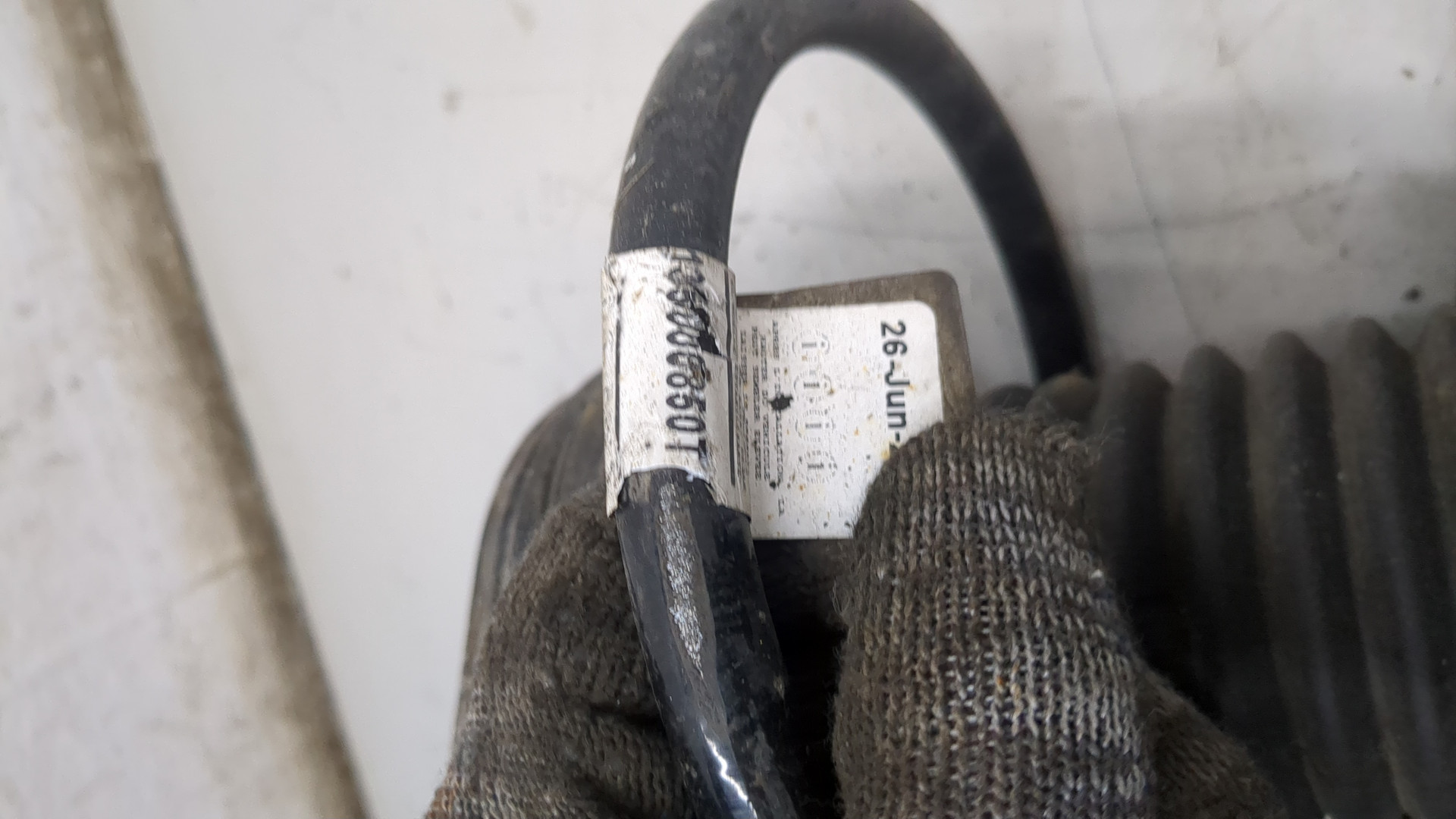 Амортизатор передний левый