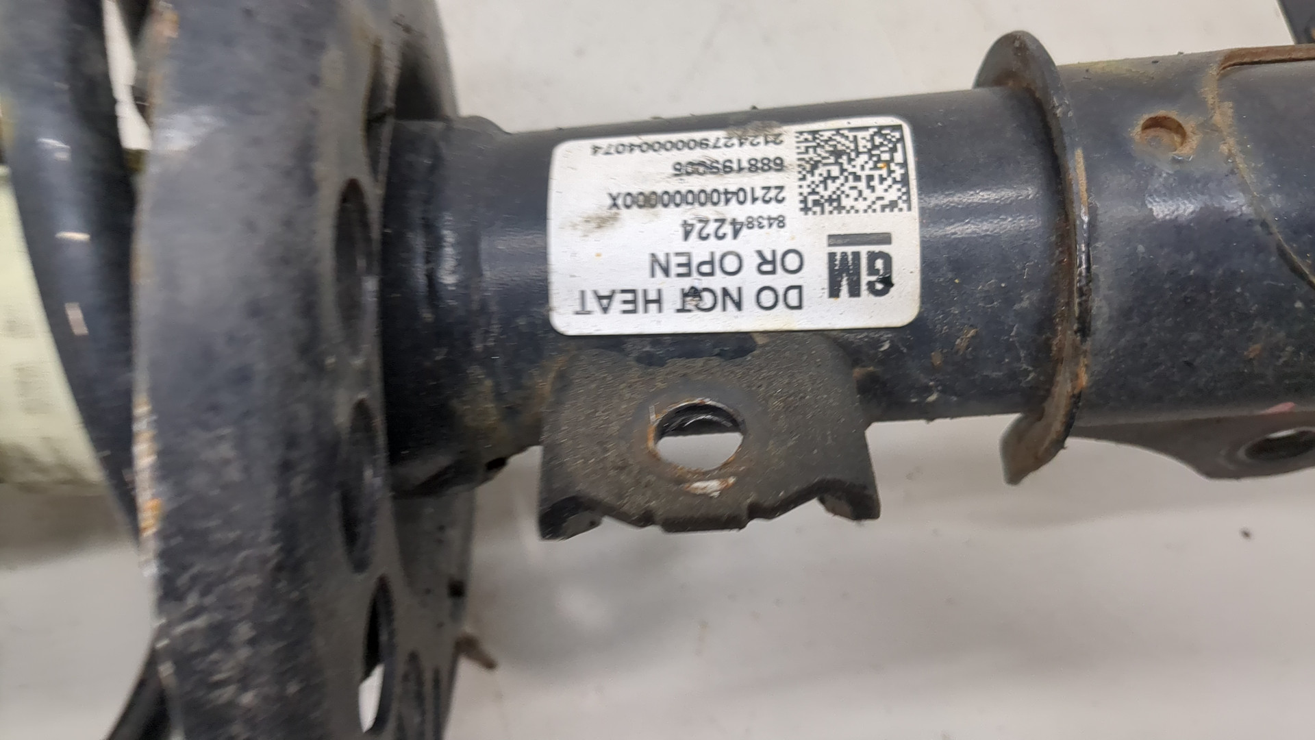 Амортизатор передний левый