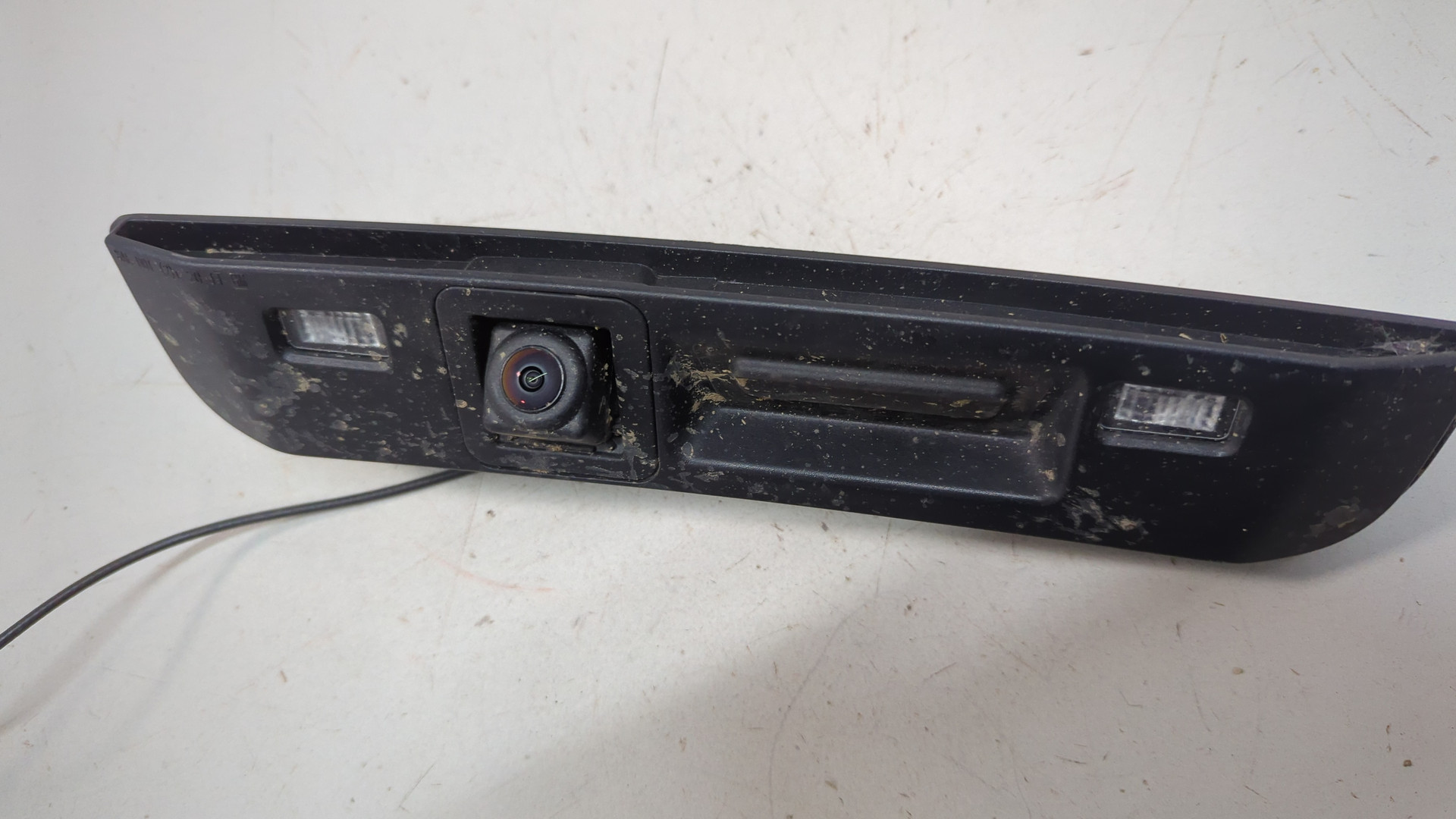 Кнопка открывания багажника