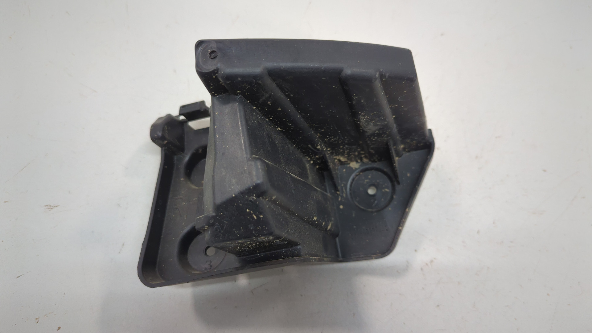 Кронштейн заднего бампера правый