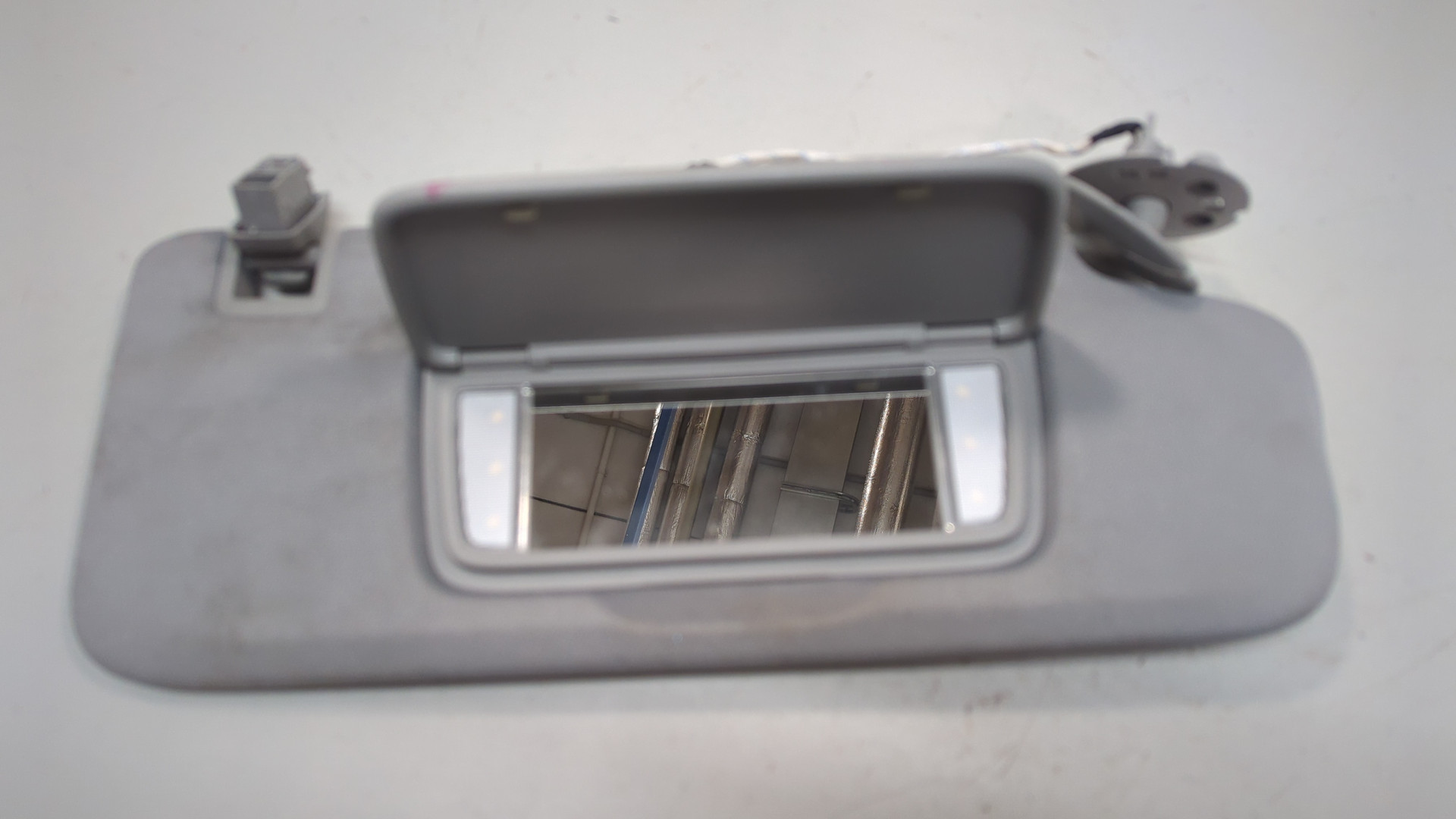 Козырек солнцезащитный