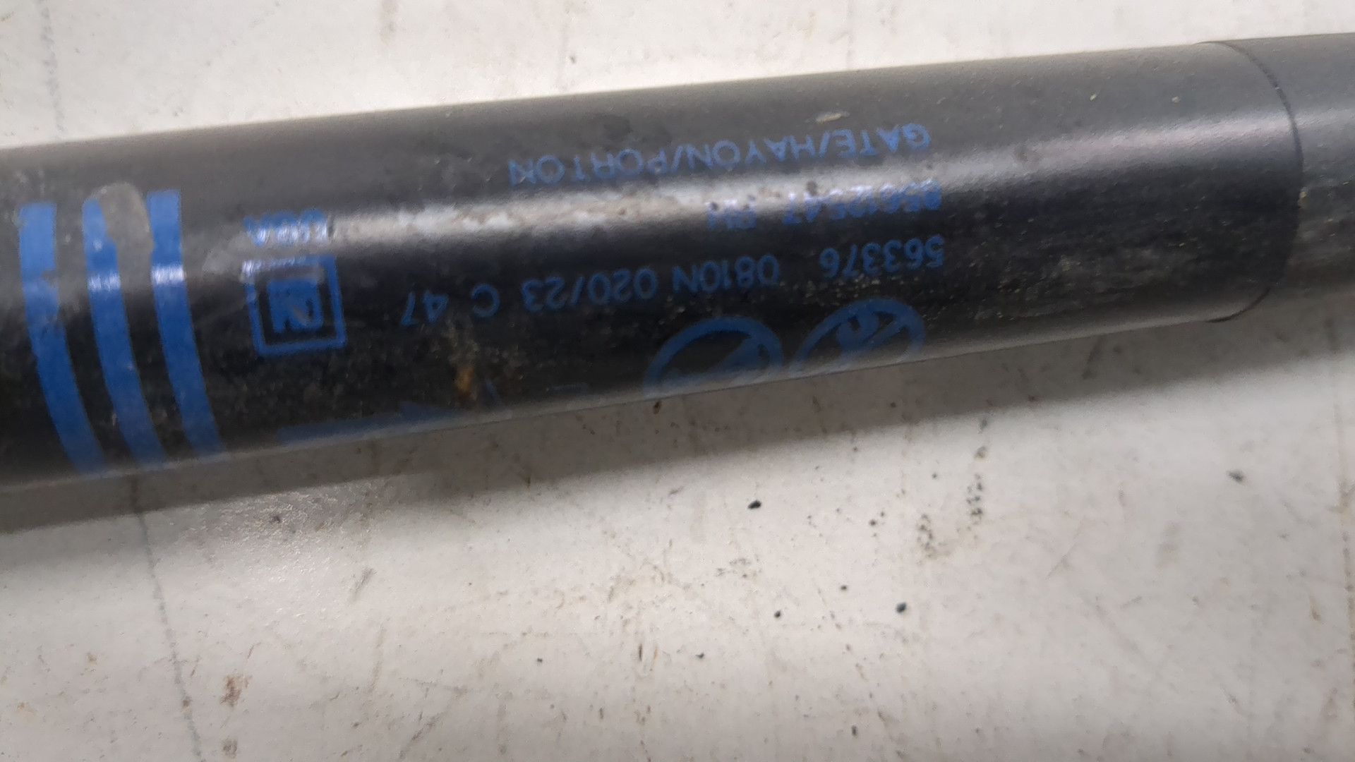 Амортизатор крышки багажника