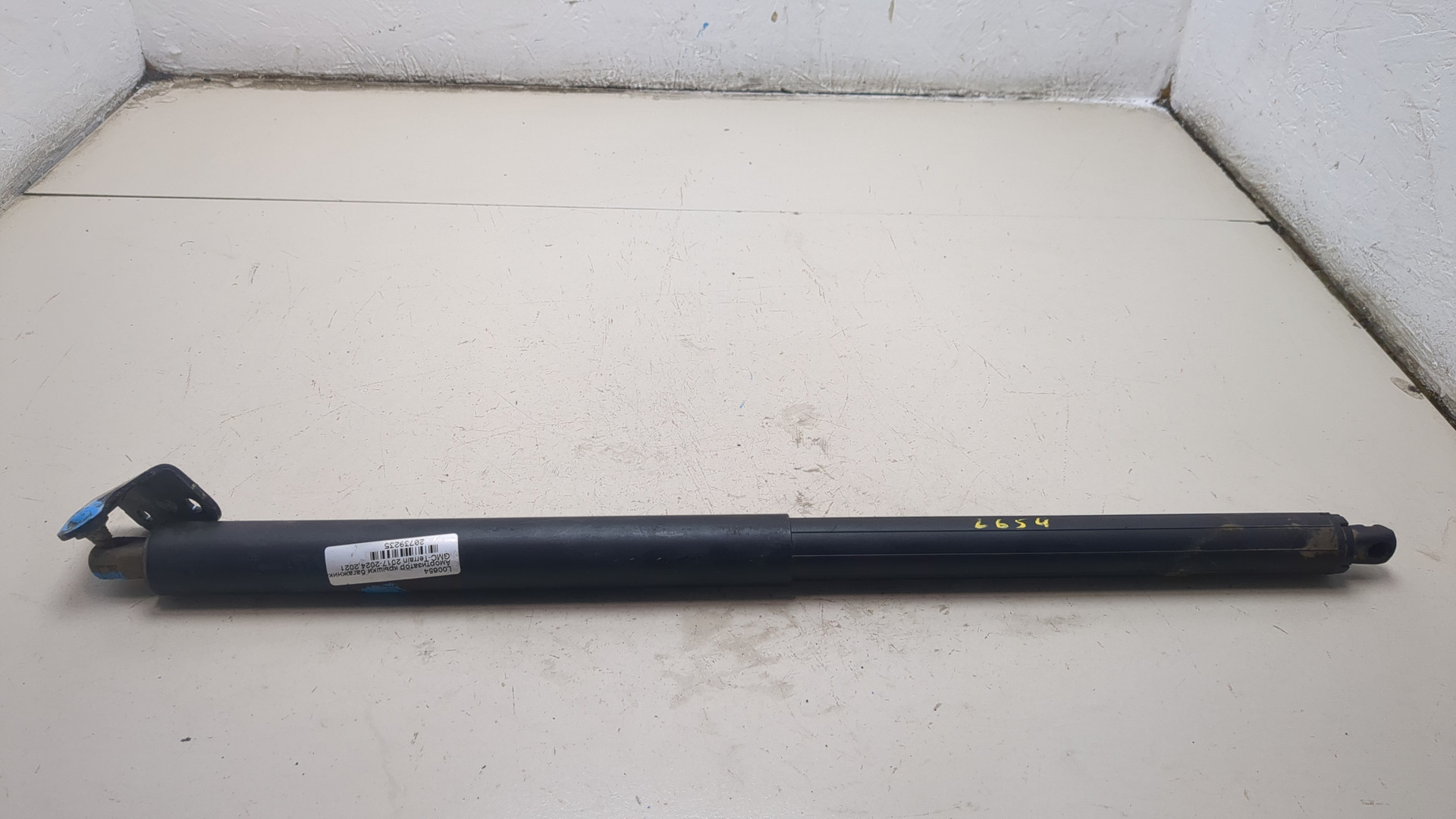 Амортизатор крышки багажника