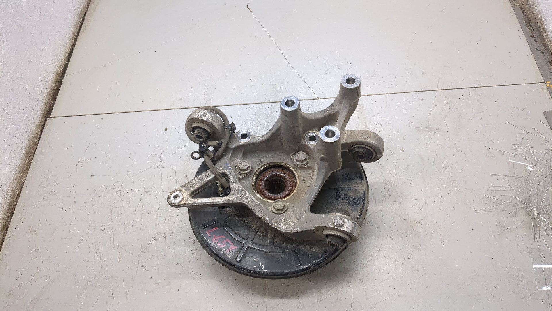 Кулак поворотный задний левый