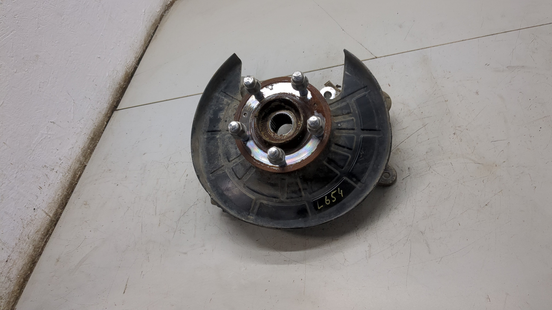 Кулак поворотный задний левый