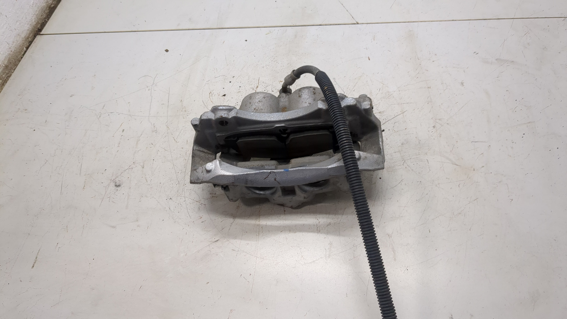 Суппорт передний левый