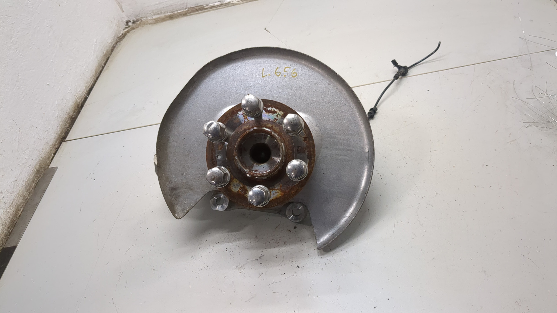 Кулак поворотный задний левый