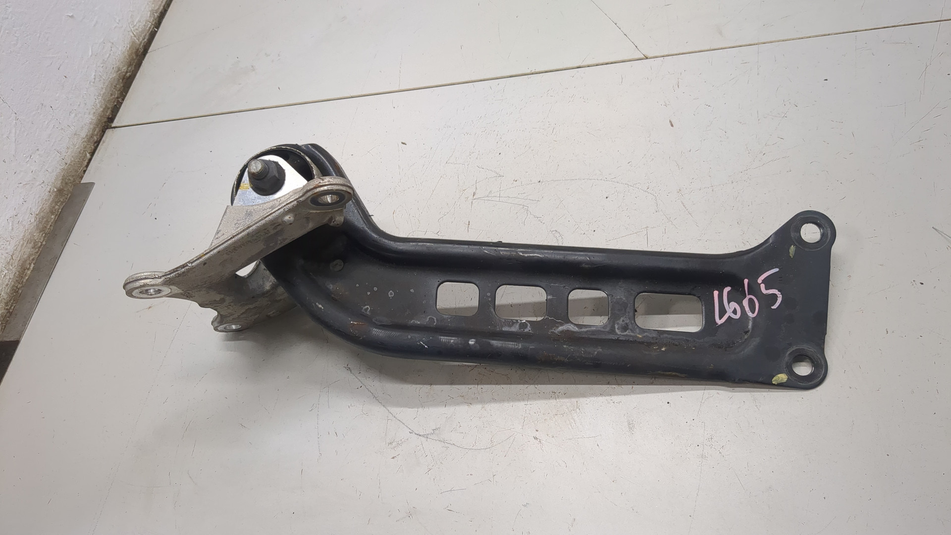 Рычаг задний правый