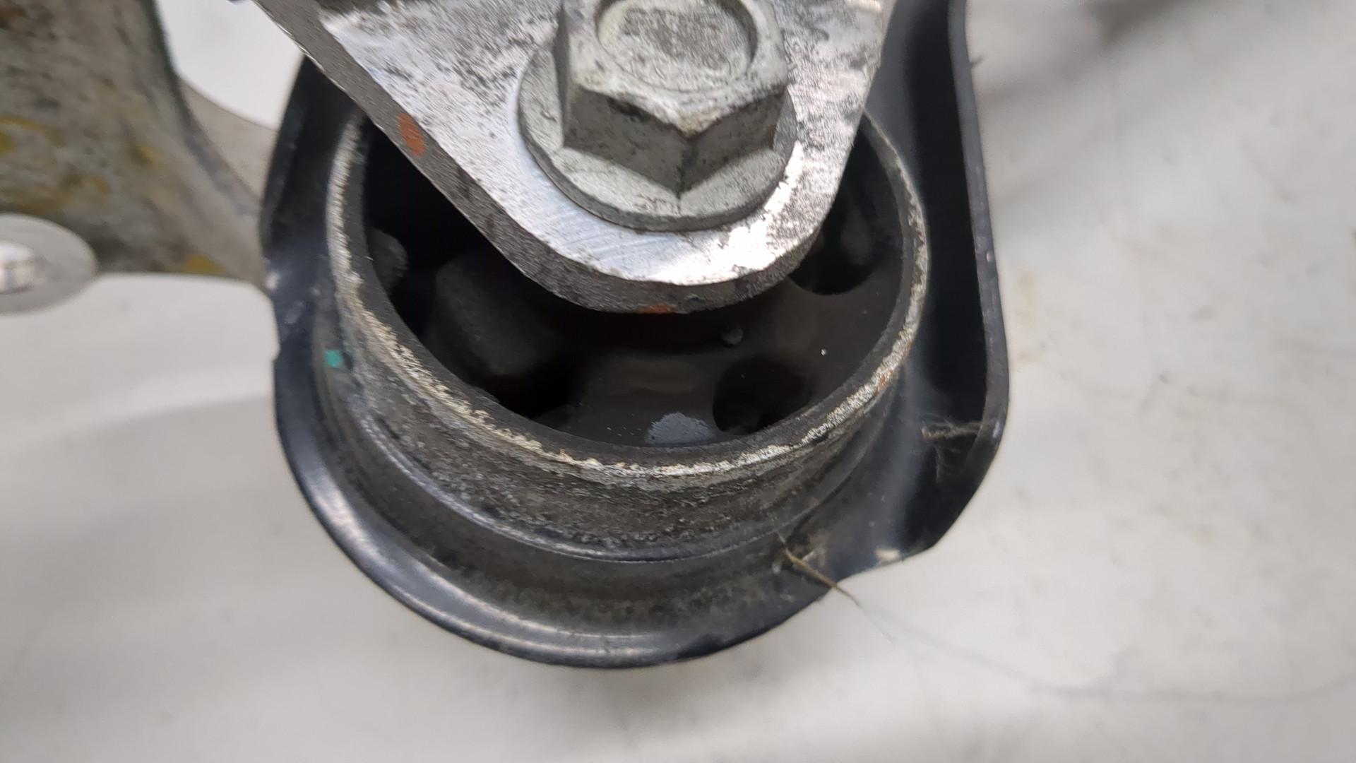 Рычаг задний правый