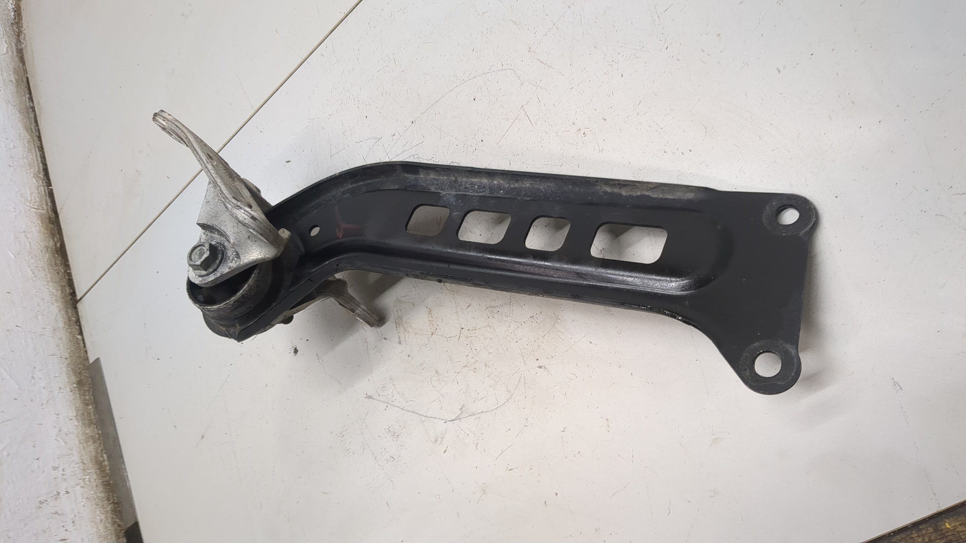 Рычаг задний правый