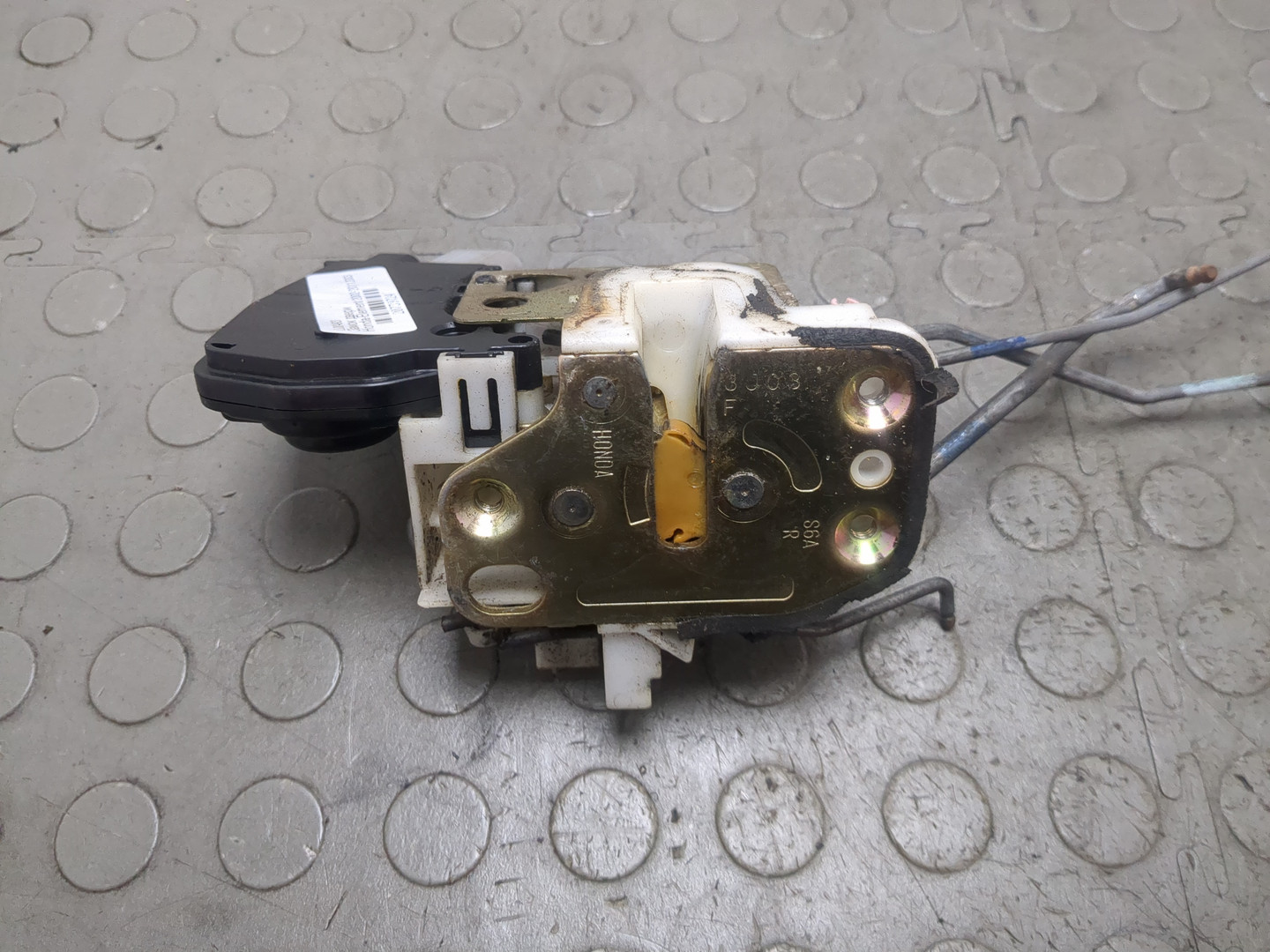 Замок двери передней правой