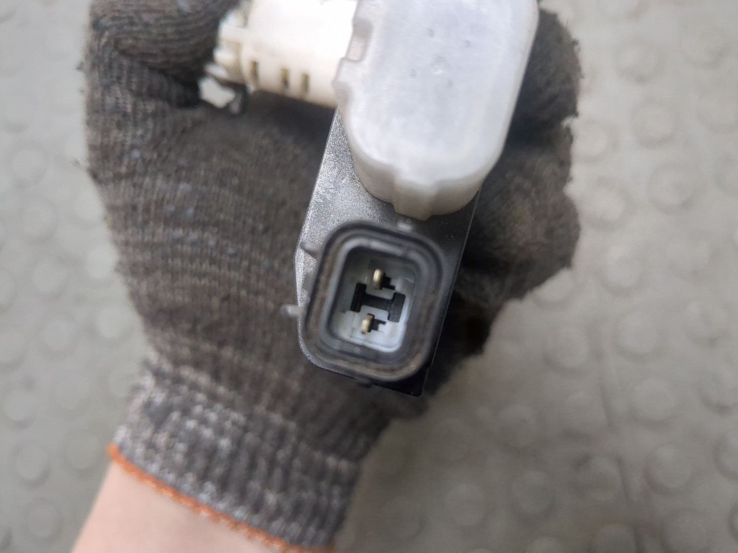 Замок двери передней правой