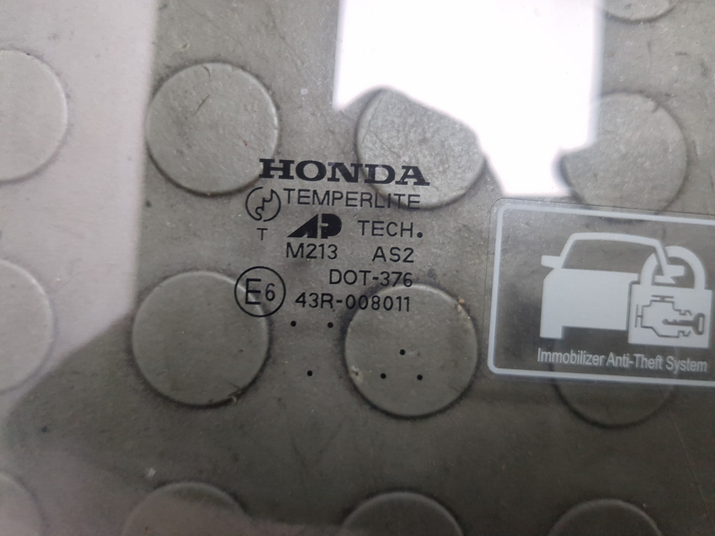 Стекло двери передней правой