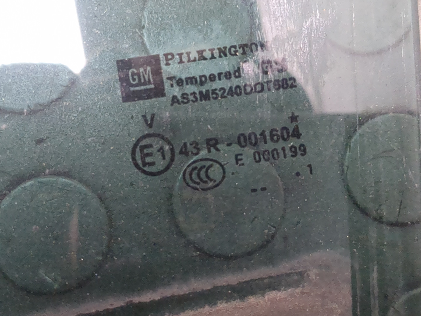 Стекло двери задней левой