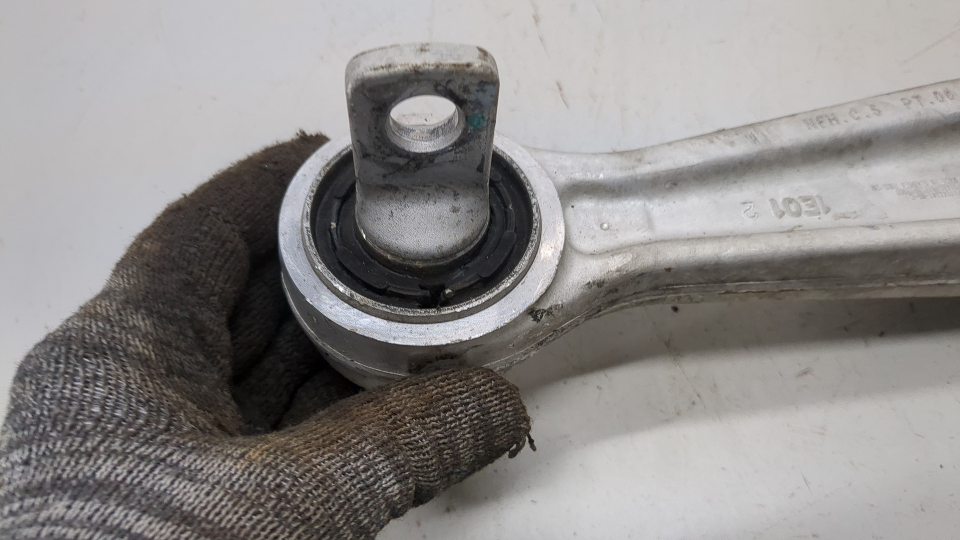 Рычаг передний