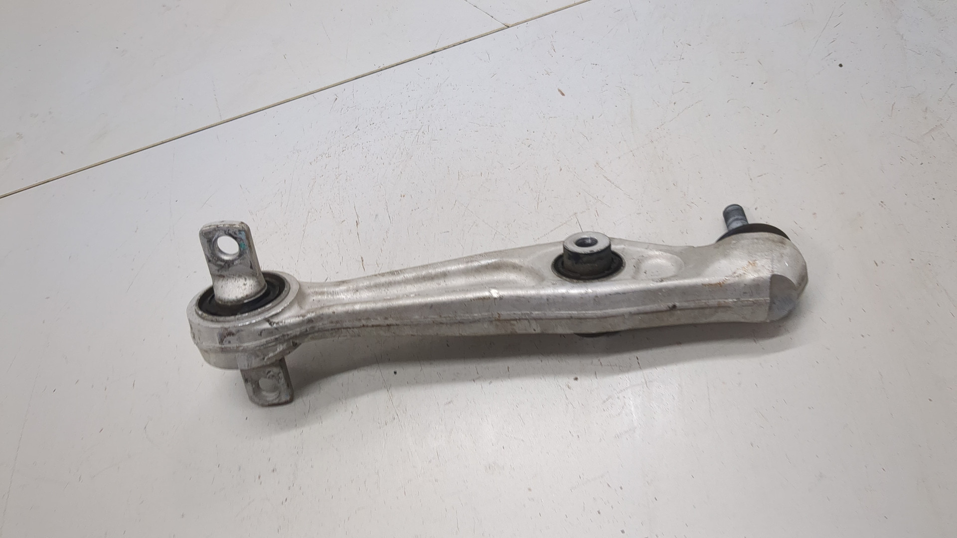 Рычаг передний