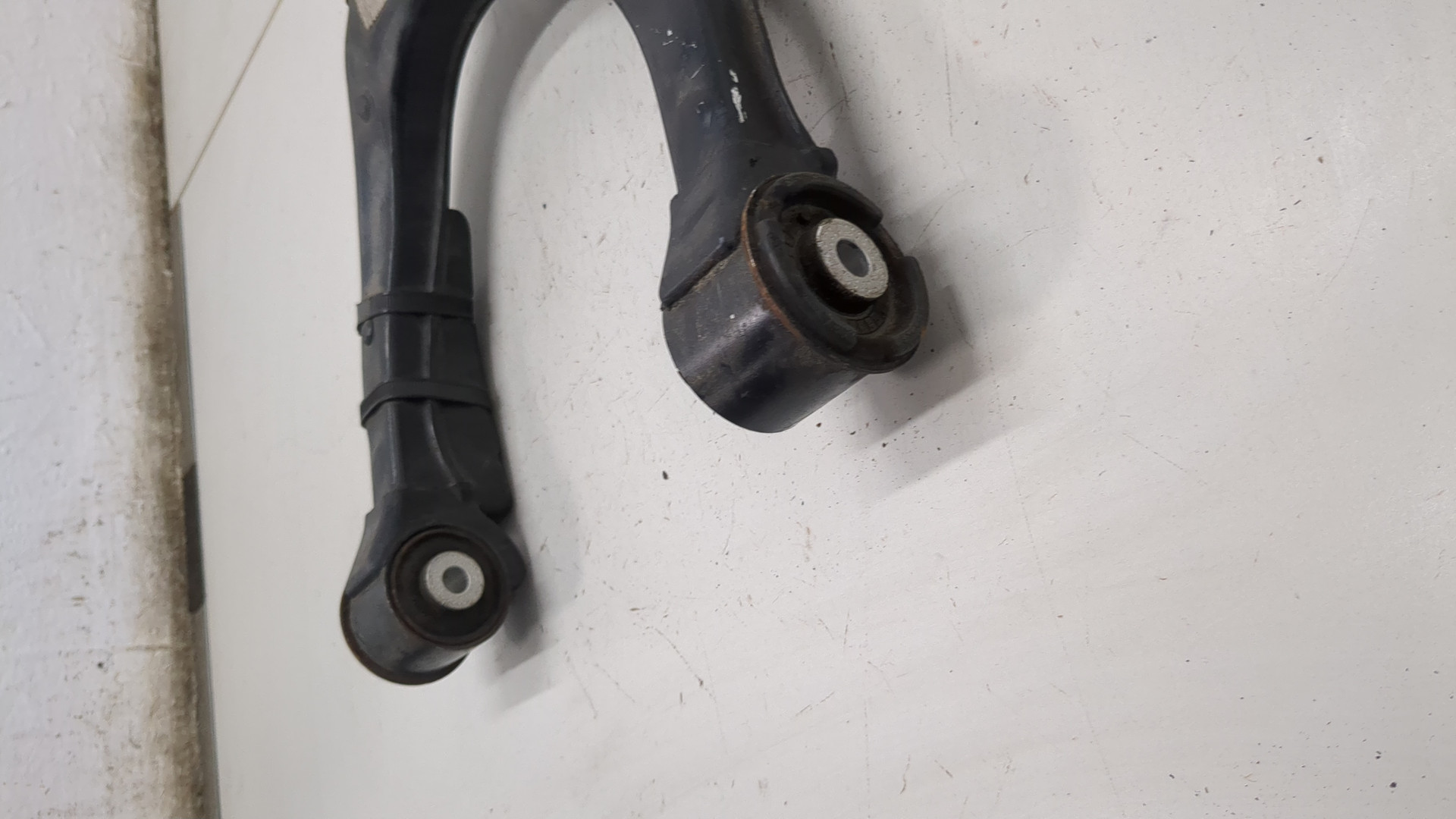 Рычаг передний левый