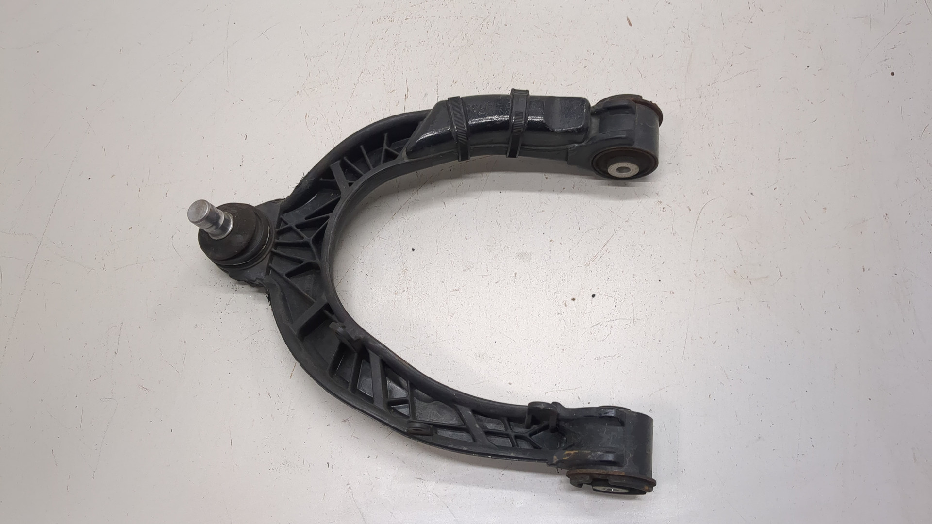 Рычаг передний левый