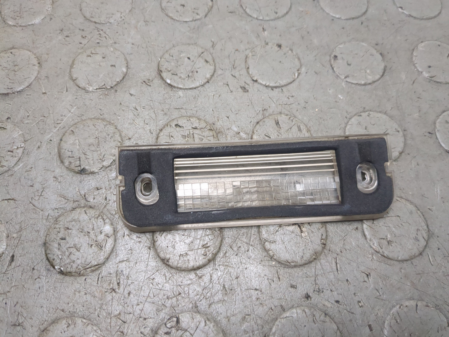 Фонарь подсветки номера