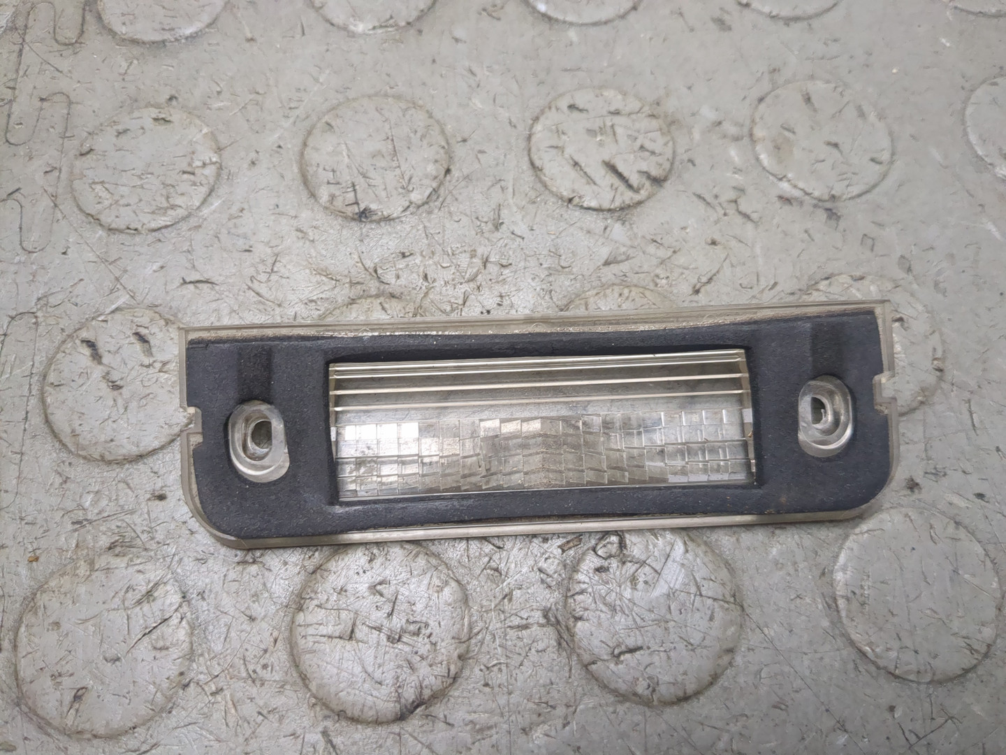 Фонарь подсветки номера