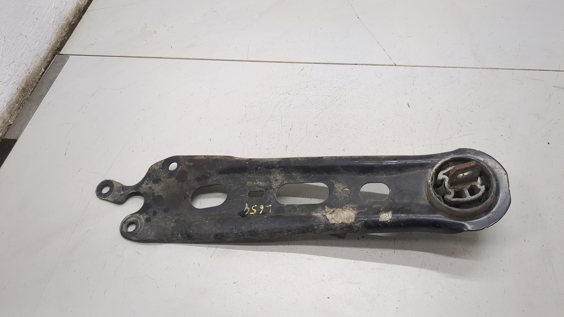 Рычаг задний правый