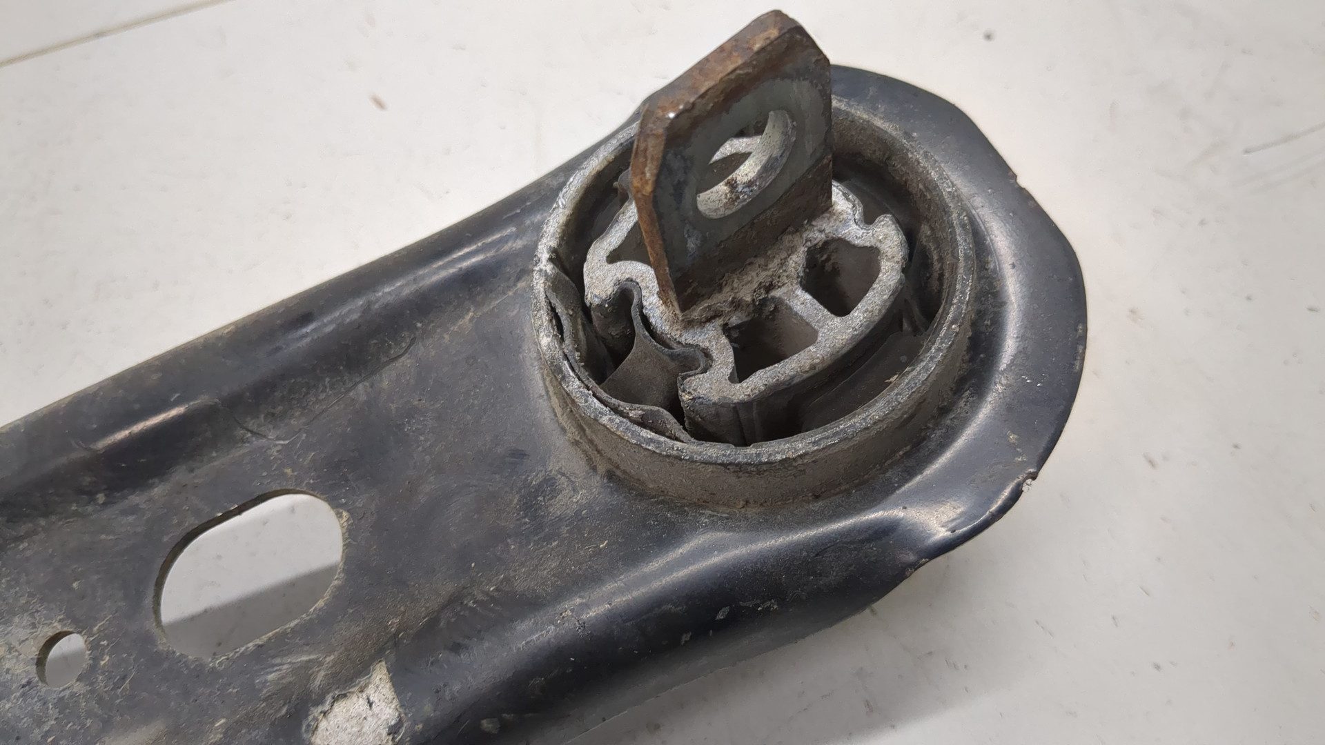 Рычаг задний правый