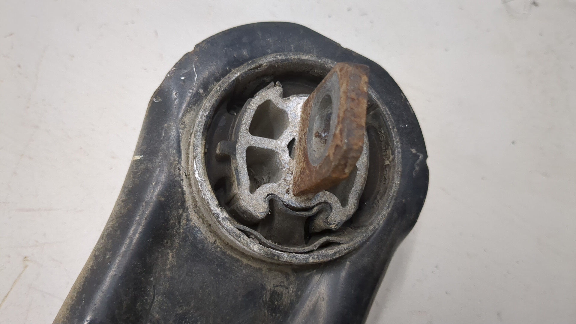 Рычаг задний правый