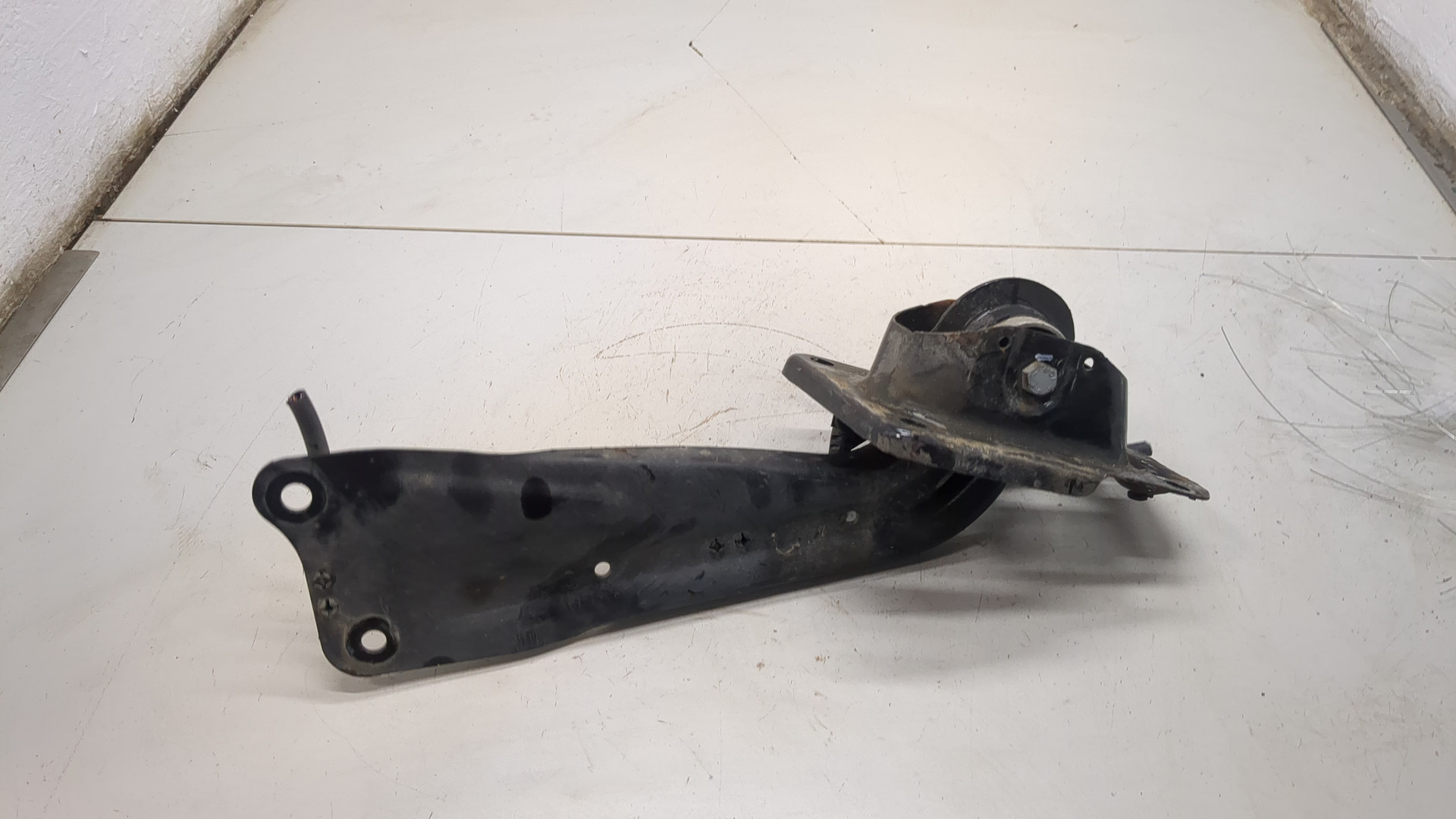 Рычаг задний правый