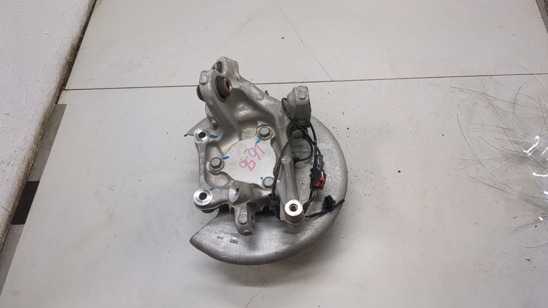 Кулак поворотный задний правый