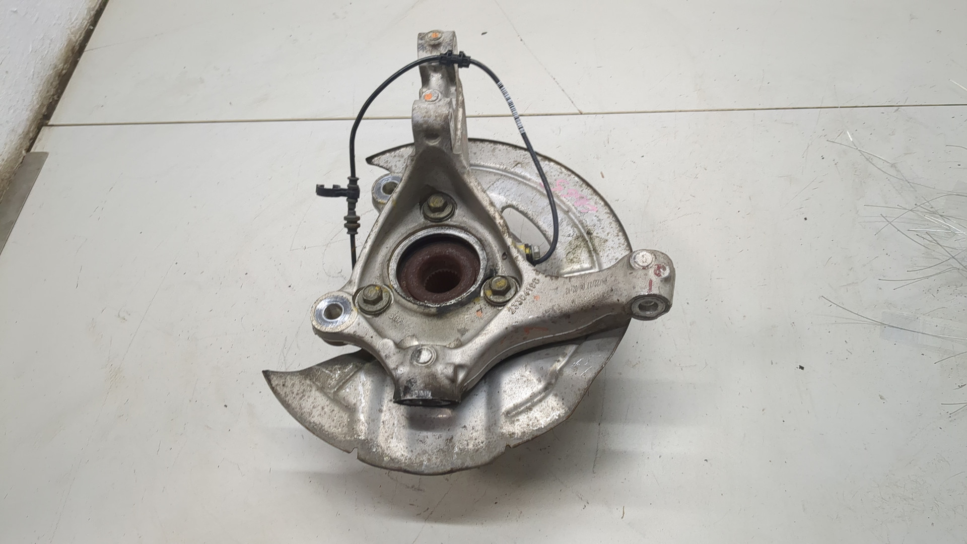 Кулак поворотный передний правый