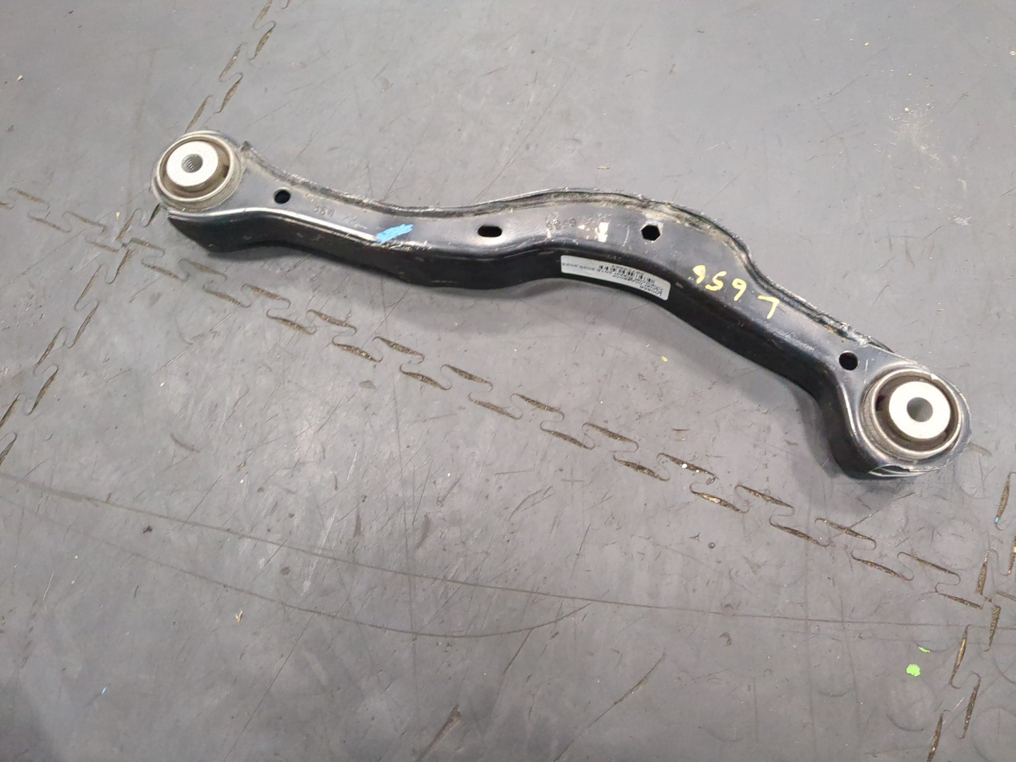 Рычаг задний правый