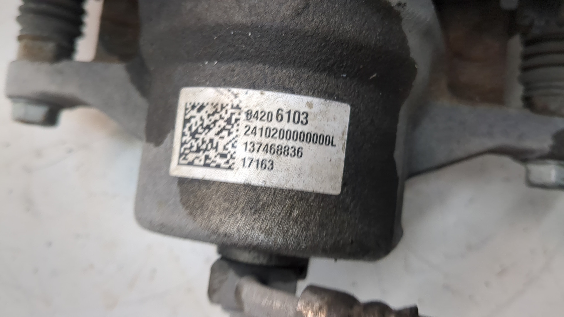 Суппорт передний левый