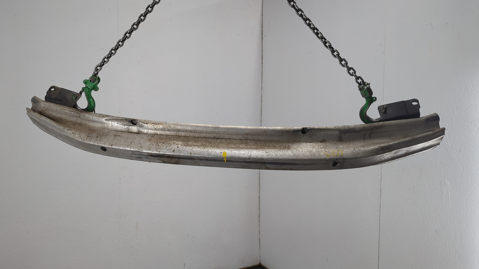 Усилитель переднего бампера