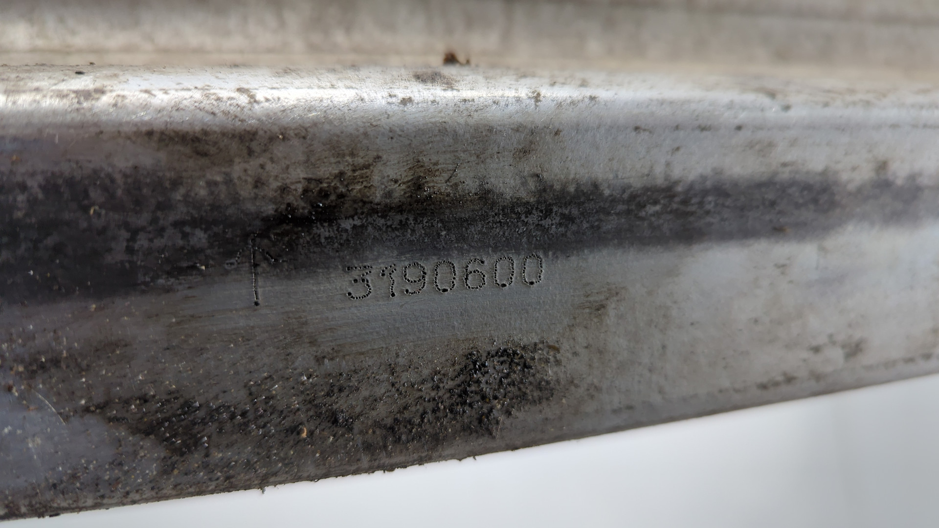 Усилитель переднего бампера