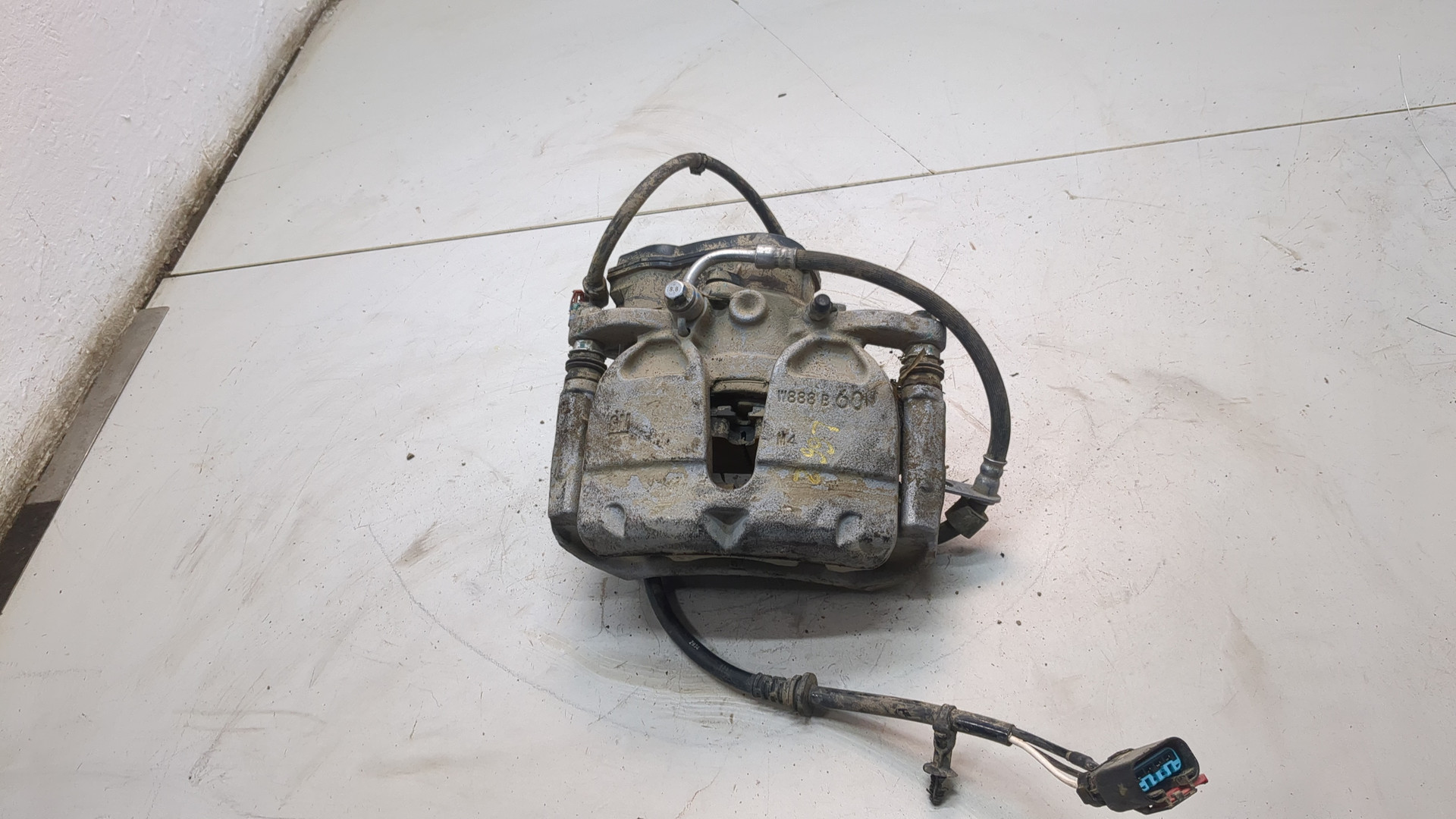 Суппорт передний левый