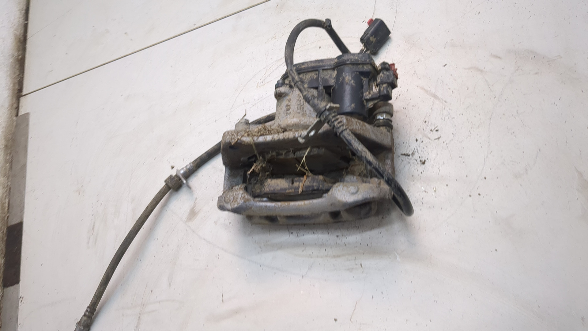 Суппорт передний левый