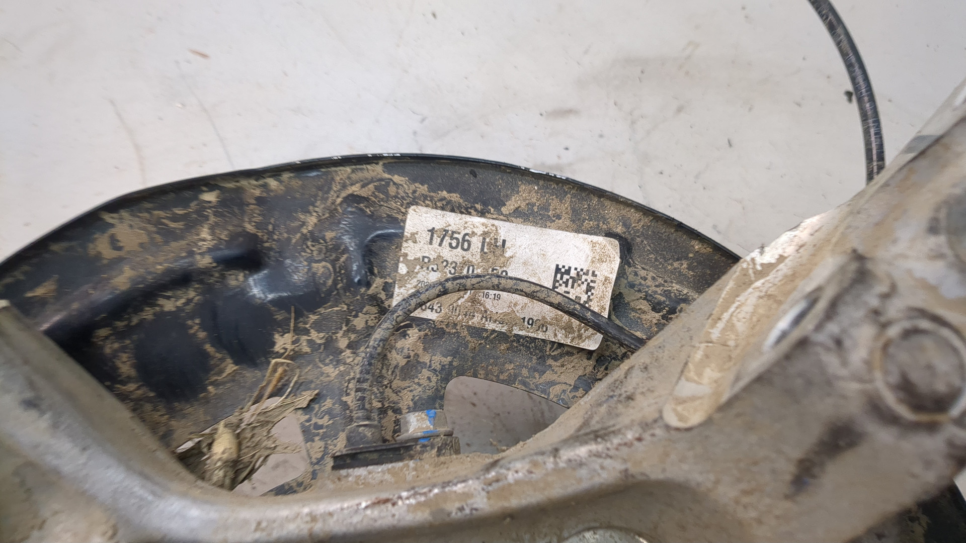 Кулак поворотный передний левый