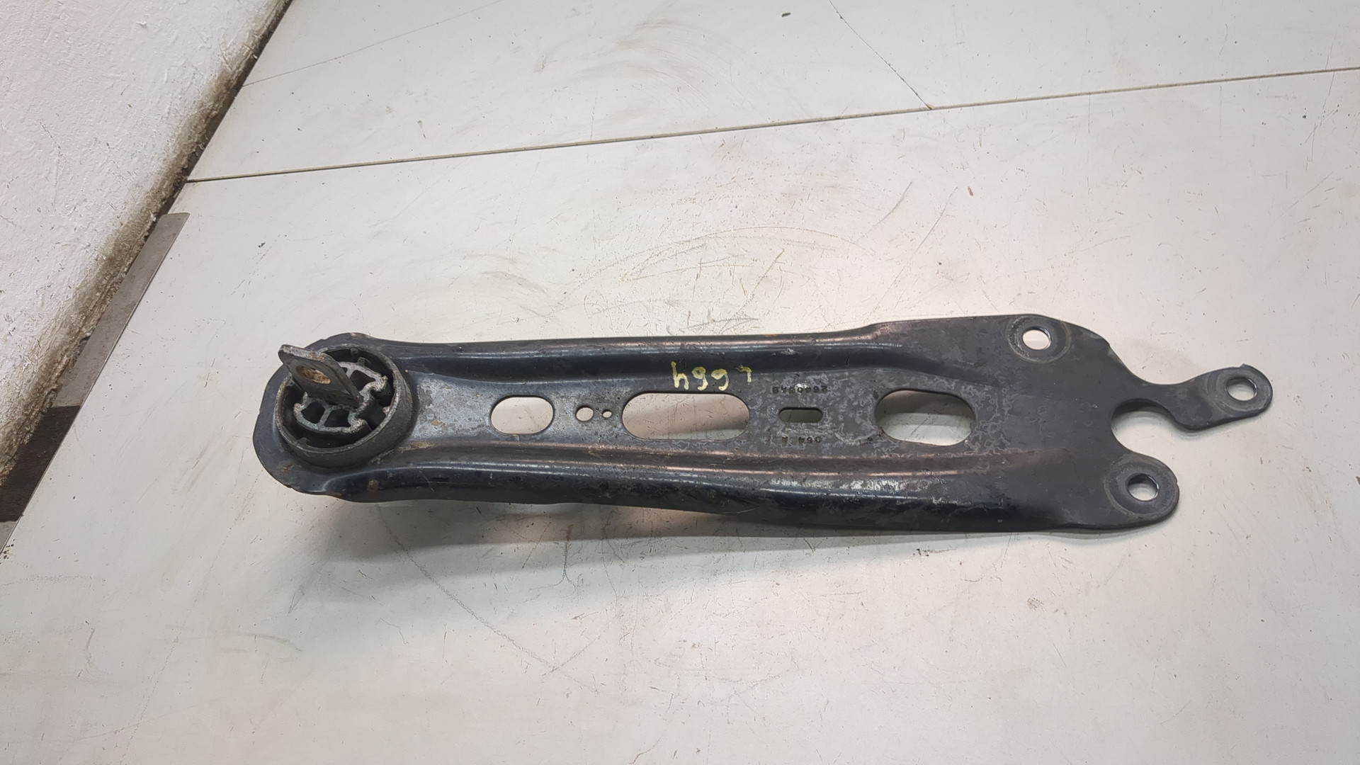 Рычаг задний левый