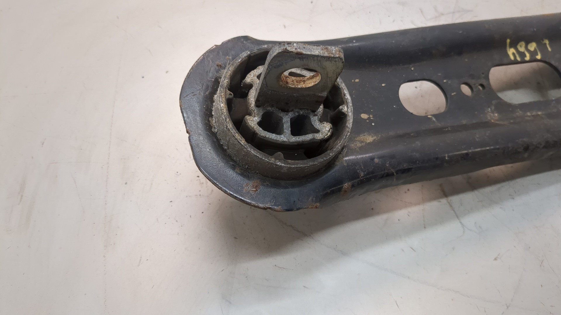 Рычаг задний левый