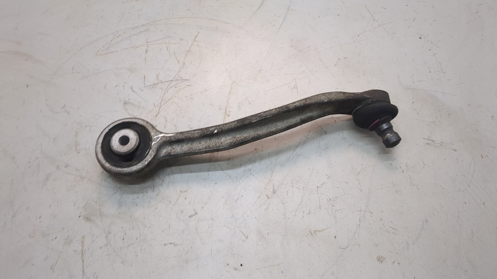 Рычаг передний правый