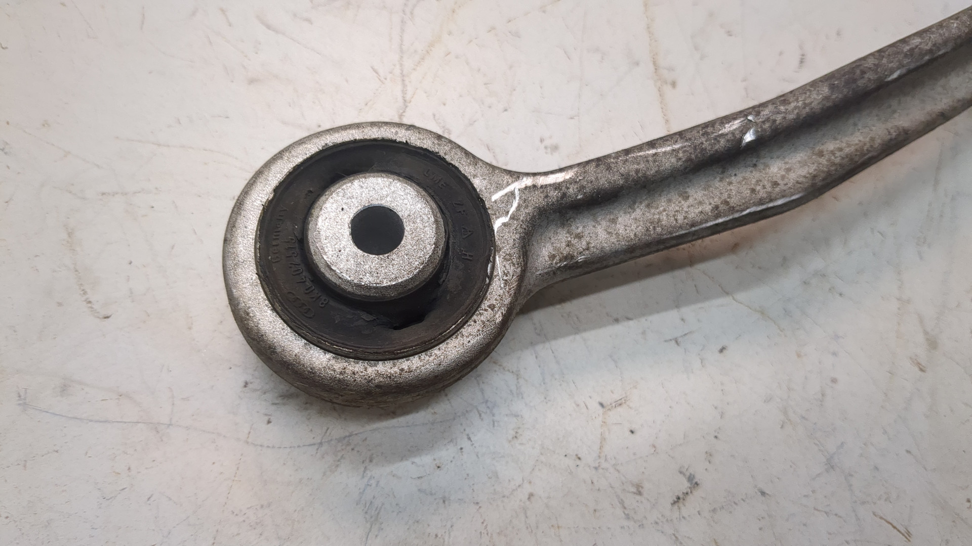 Рычаг передний правый