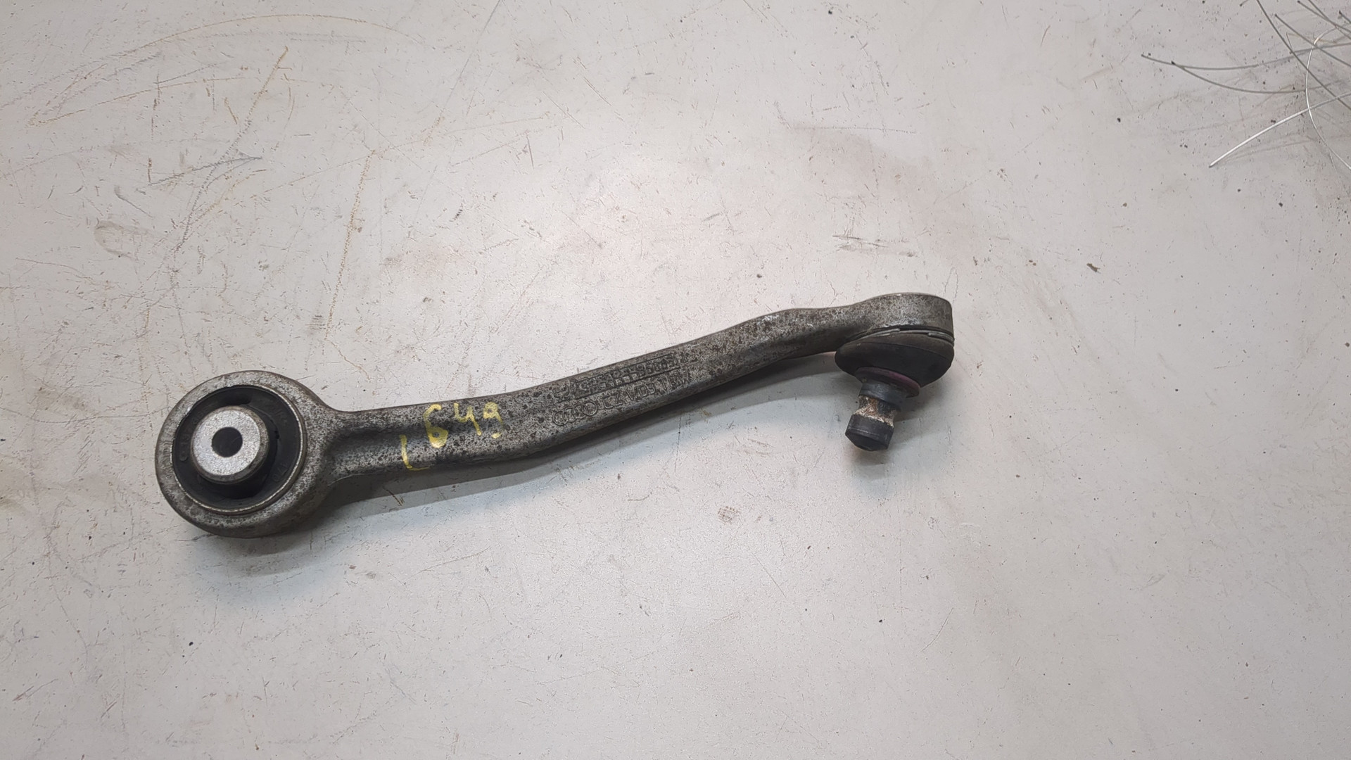 Рычаг передний левый