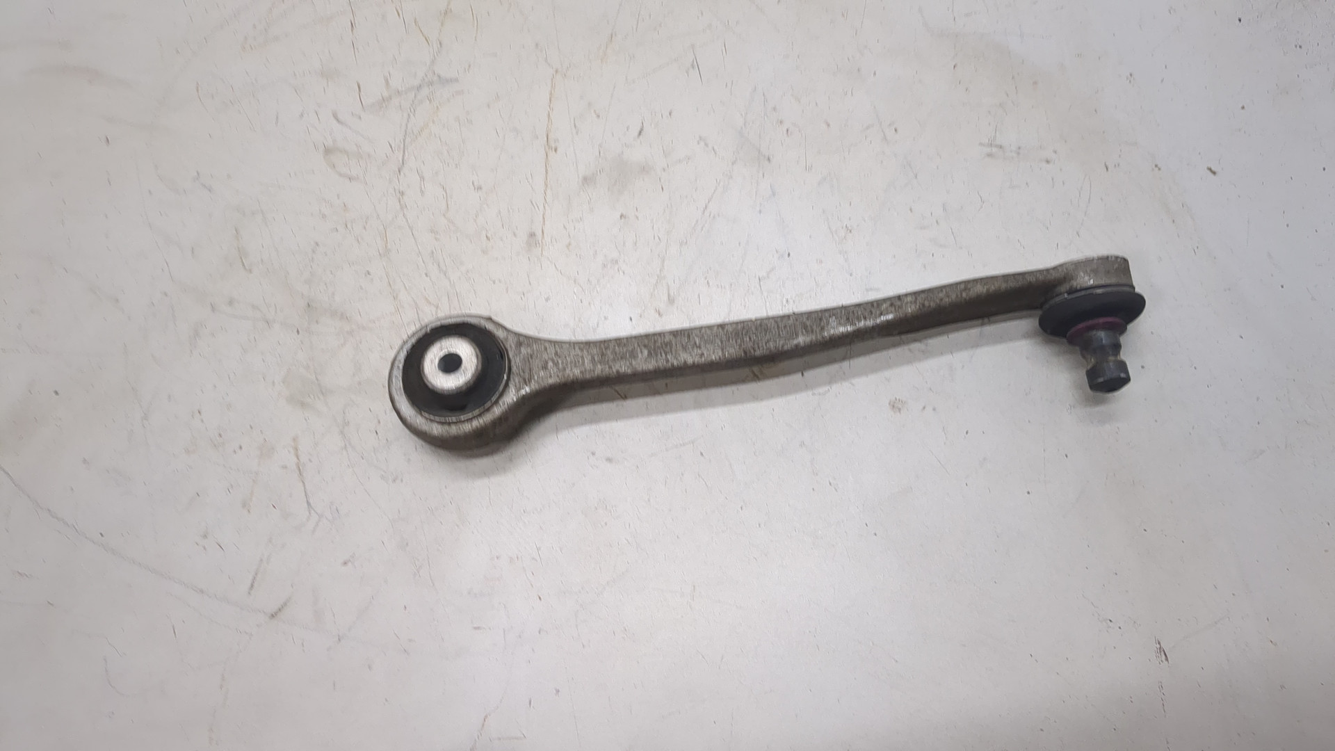 Рычаг передний левый
