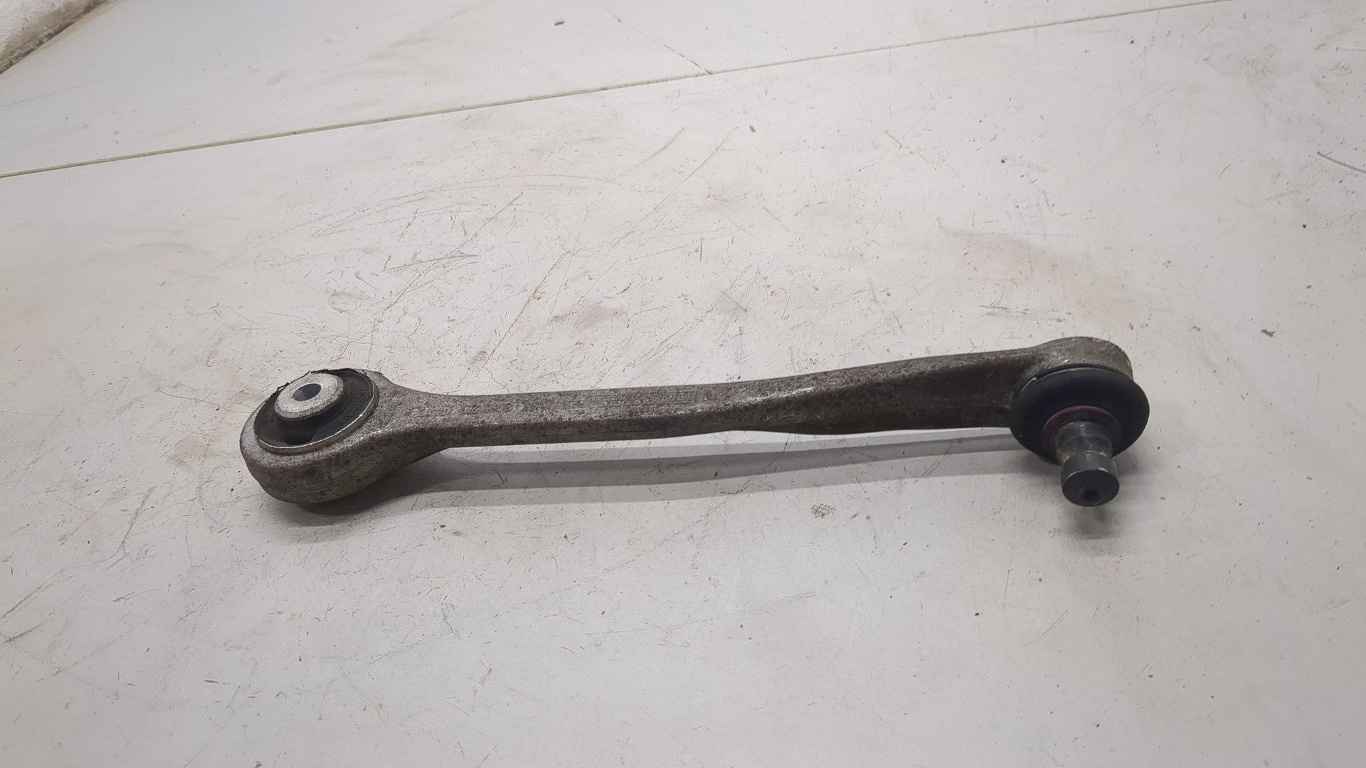 Рычаг передний левый