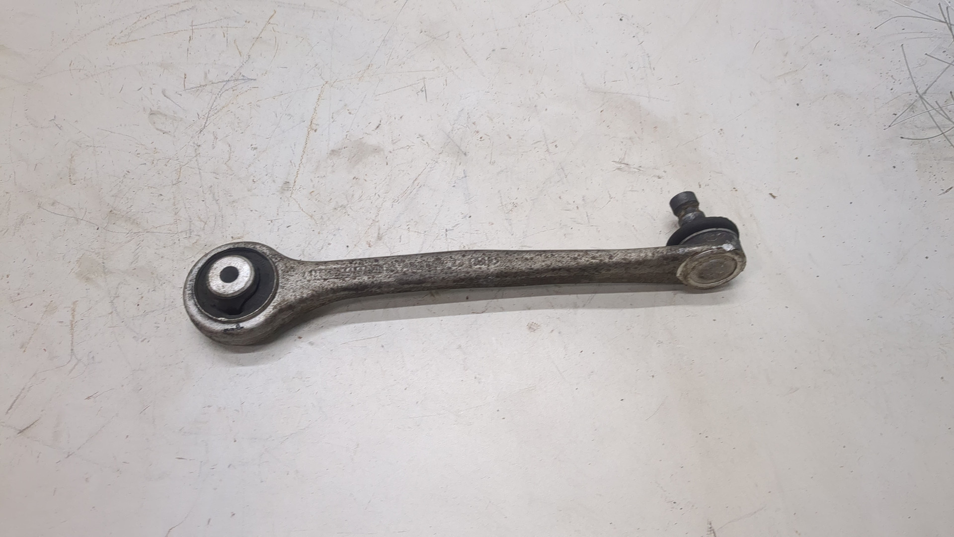 Рычаг передний правый