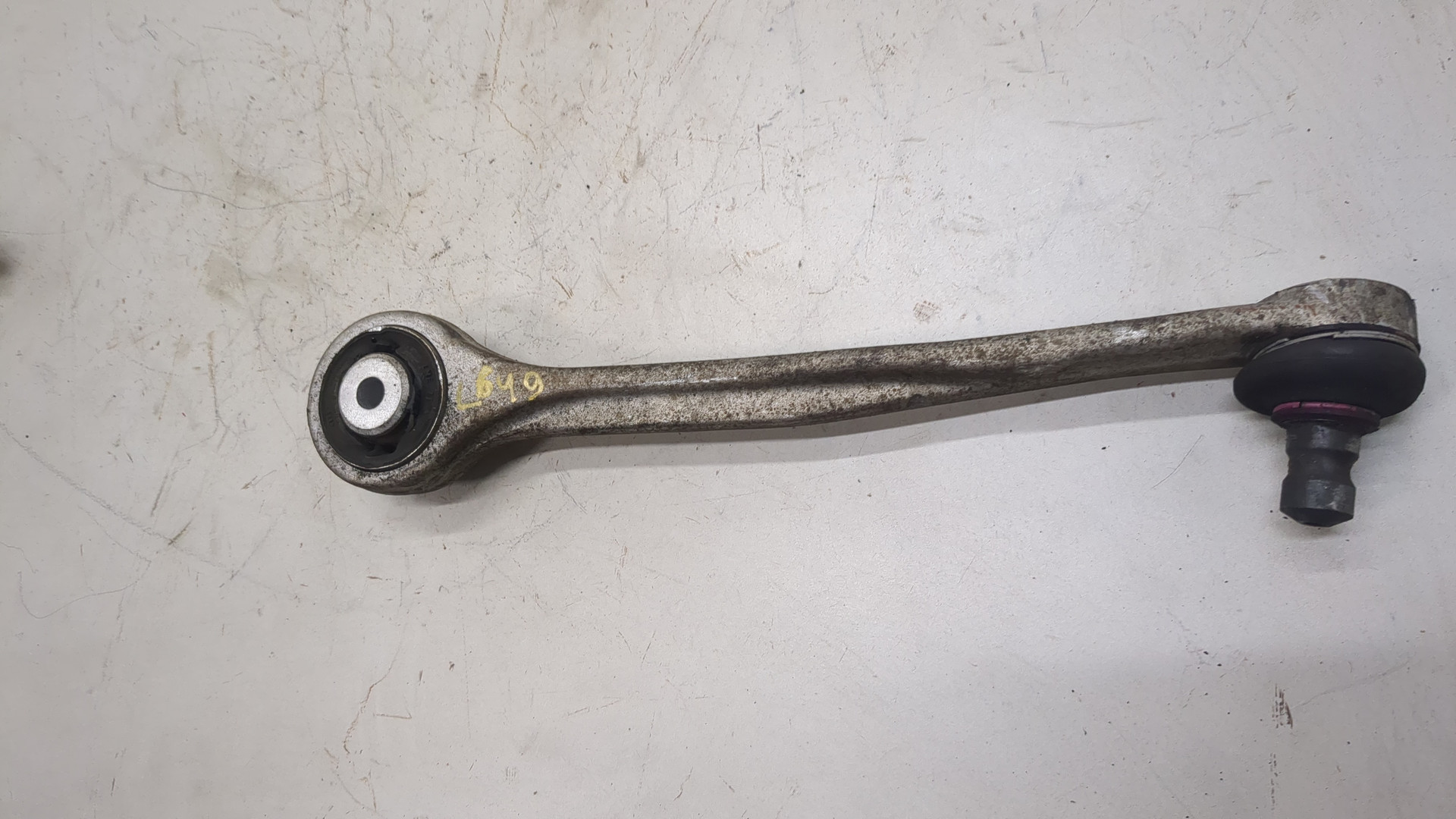 Рычаг передний правый