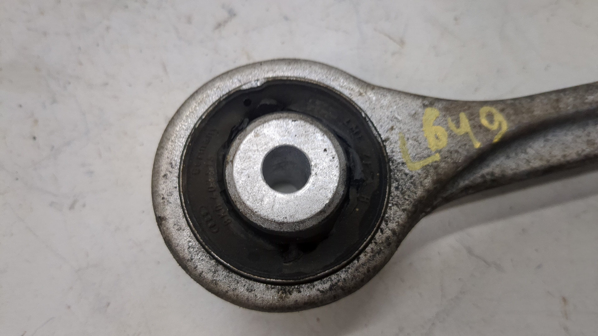 Рычаг передний правый