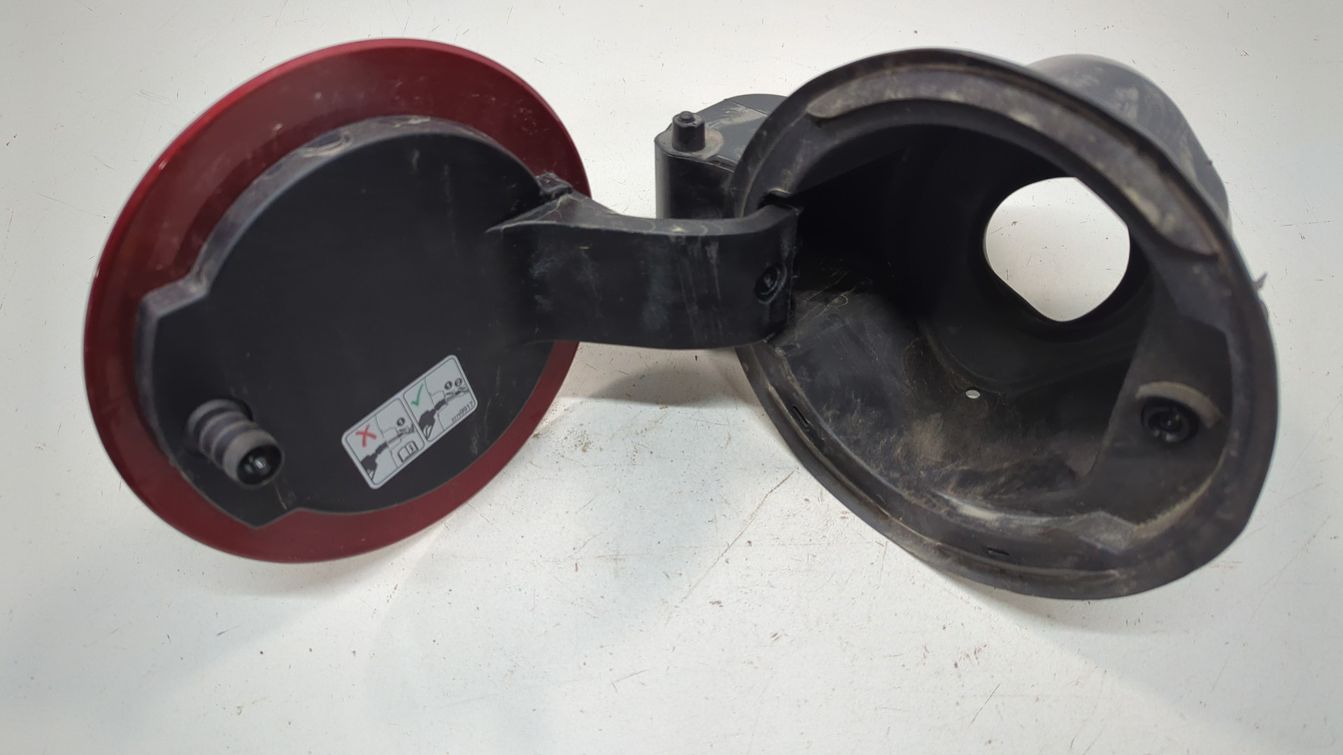 Лючок бензобака